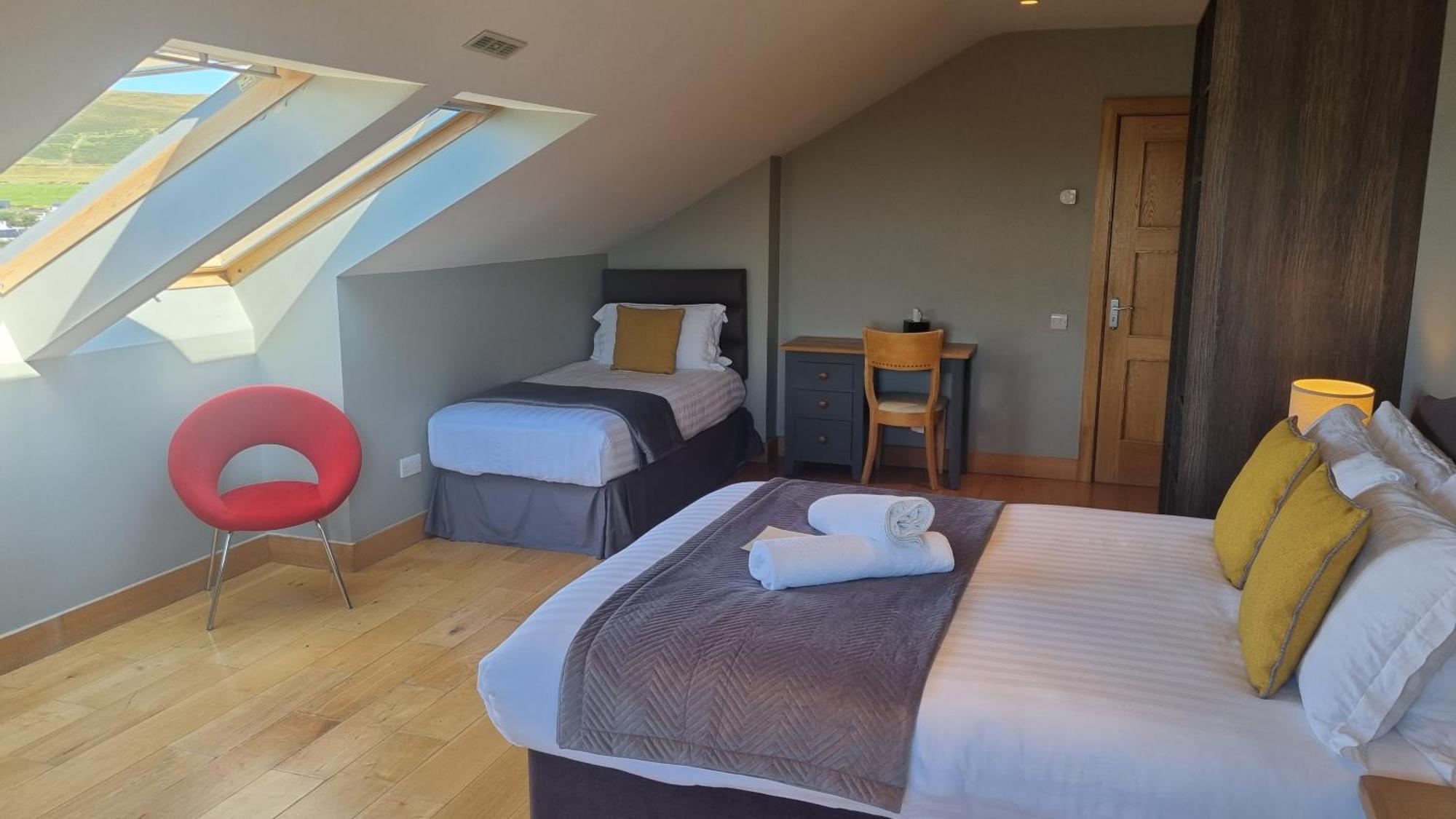 Fab View (Adults Only) Hotel Dingle Phòng bức ảnh